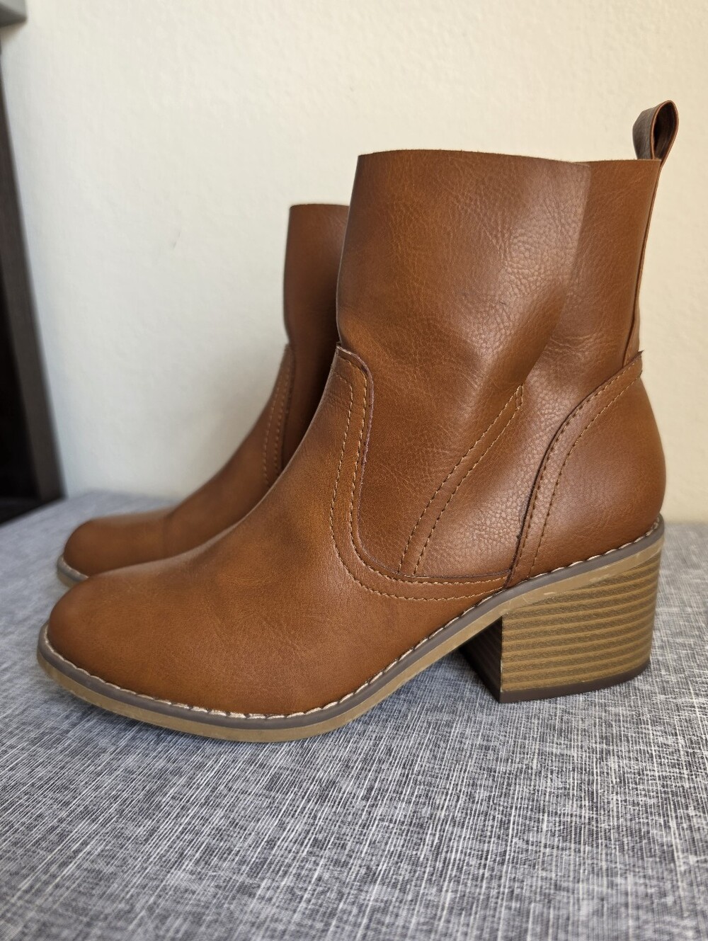 Mossimo Chelsea Faux Leather Brown Tan Ankle Boots Heel Size 7